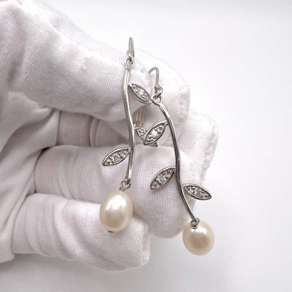 .925 Sterling Silver Freshwater Pearl Leaves Dangle Earring